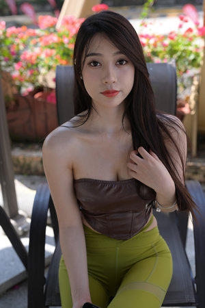 痴女姐姐对妹妹男友的榨精行动欣欣