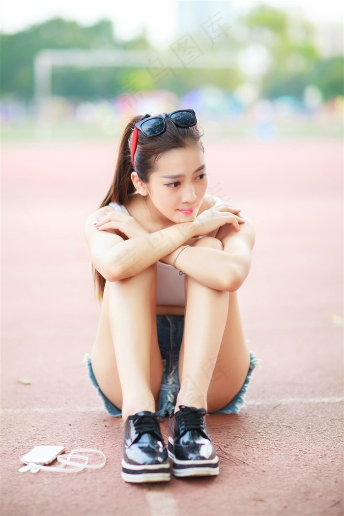 男子狂揉女子胸60秒视频