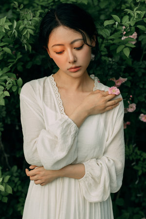 乳奴伺候主人吃奶