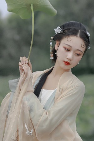 被情趣店老板C了好爽高H小说