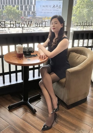 女神醉酒睡着后被各种玩弄