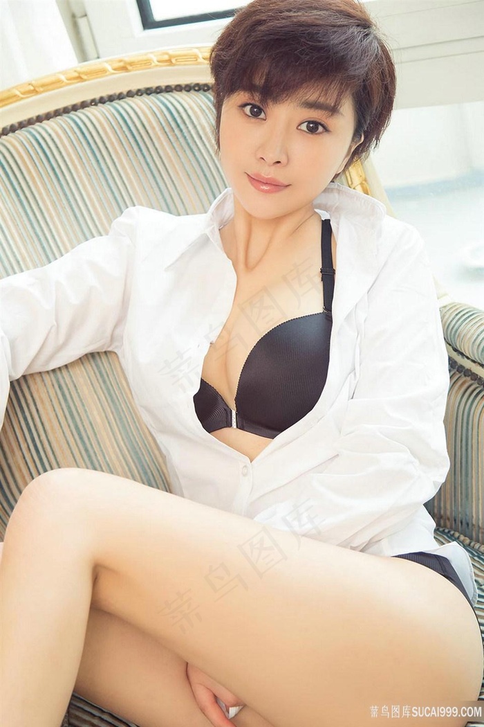 强开警花又嫩又紧小婷的嫩苞